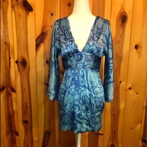 🌟3/$30🌟 Bebe deep-V, bell-sleeve silk dress (sm)
